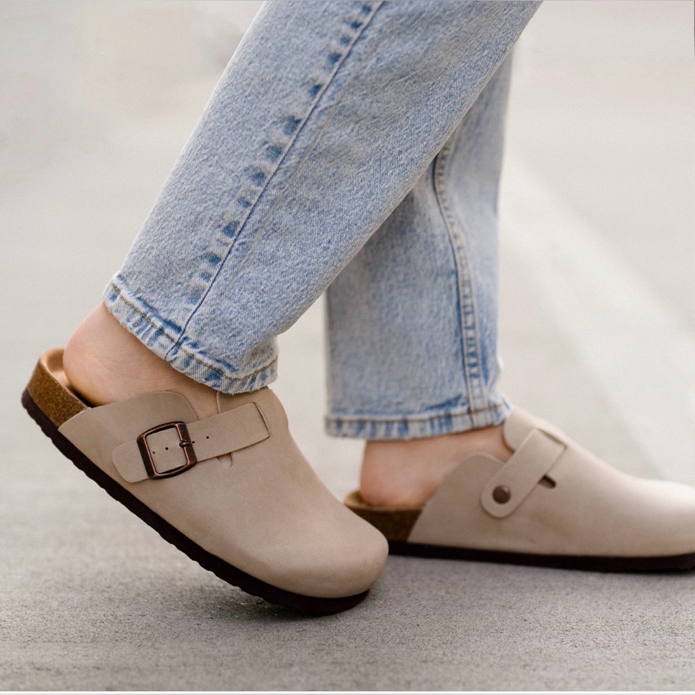 CUSHIONAIRE Hana Cork Footbed Womens Clogs Comfortable Vegan Suede Clogs  8 - Picture 2 of 12